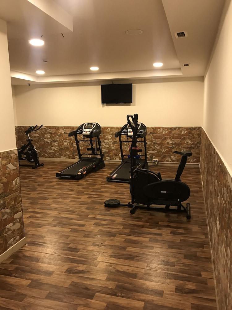 Almond 公寓式飯店 3*